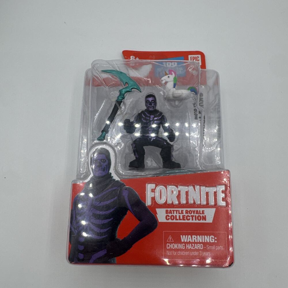 FORTNITE BATTLE ROYALE COLLECTION SKULL TROOPER PURPLE GLOW 2"
